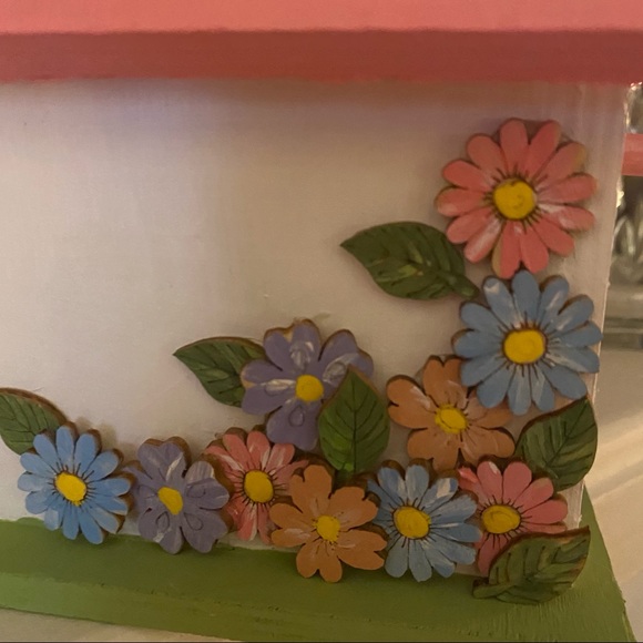 Never to early to prepare for SPRING 🌸Handpainted decorative birdhouse.  NWT. - Picture 6 of 8